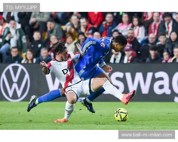 巴萨莱万门前巧妙垫射轻盈入网