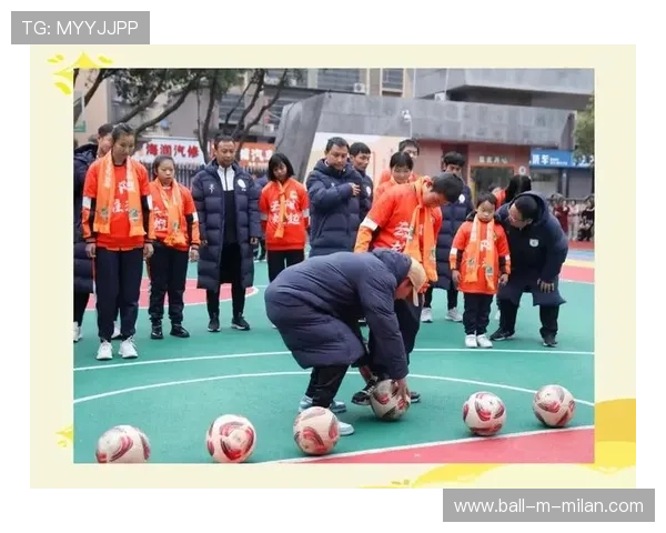 球员在社区学校授课鼓励更多孩子参与足球运动